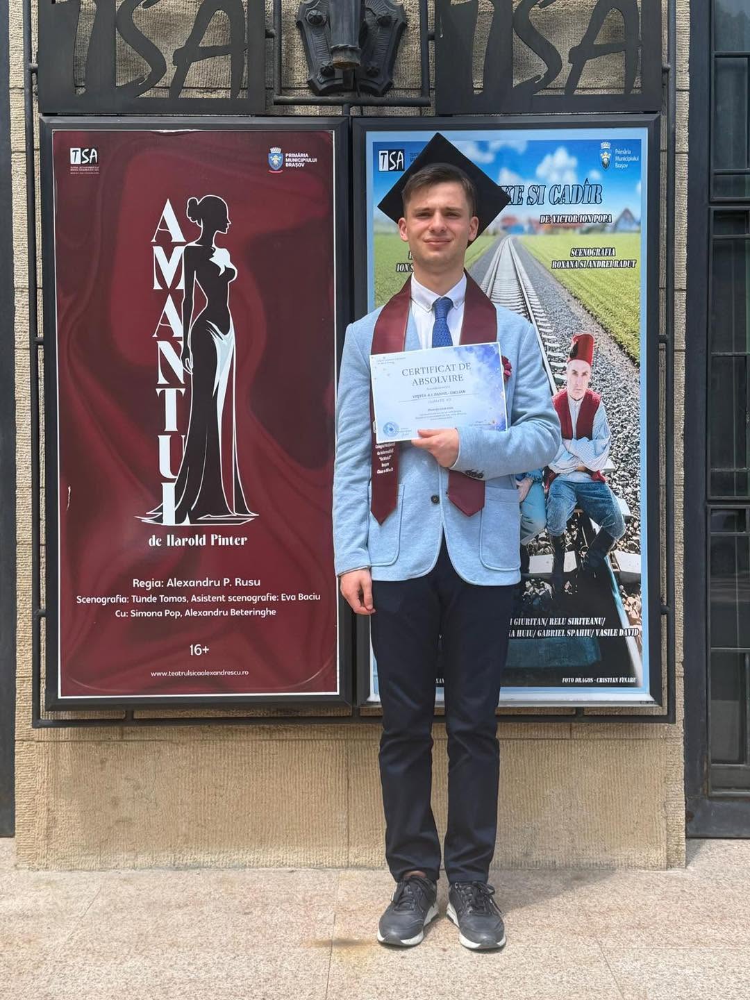 La ce facultate studiază fiul cel mare al lui Adrian Veștea: „Sunt mândru de tatăl meu”. Mezinul familiei se pregătește de Bacalaureat