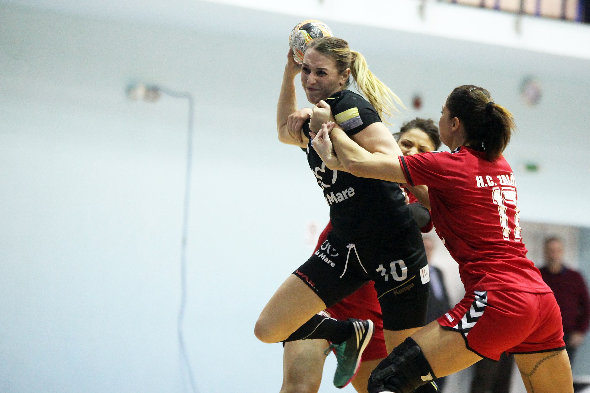 Scandal uriaș la meciul de handbal la Zalău - HCM Baia Mare: ^“Să înjuri ca în codru şi să fii rasist, asta înseamnă sa fii suporter al echipei din Zalău!”