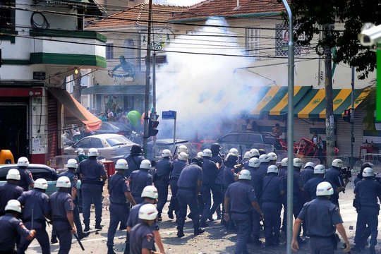 Tragedie în Brazilia. Un mort şi şapte răniţi într-un război al galeriilor / GALERIE FOTO&VIDEO