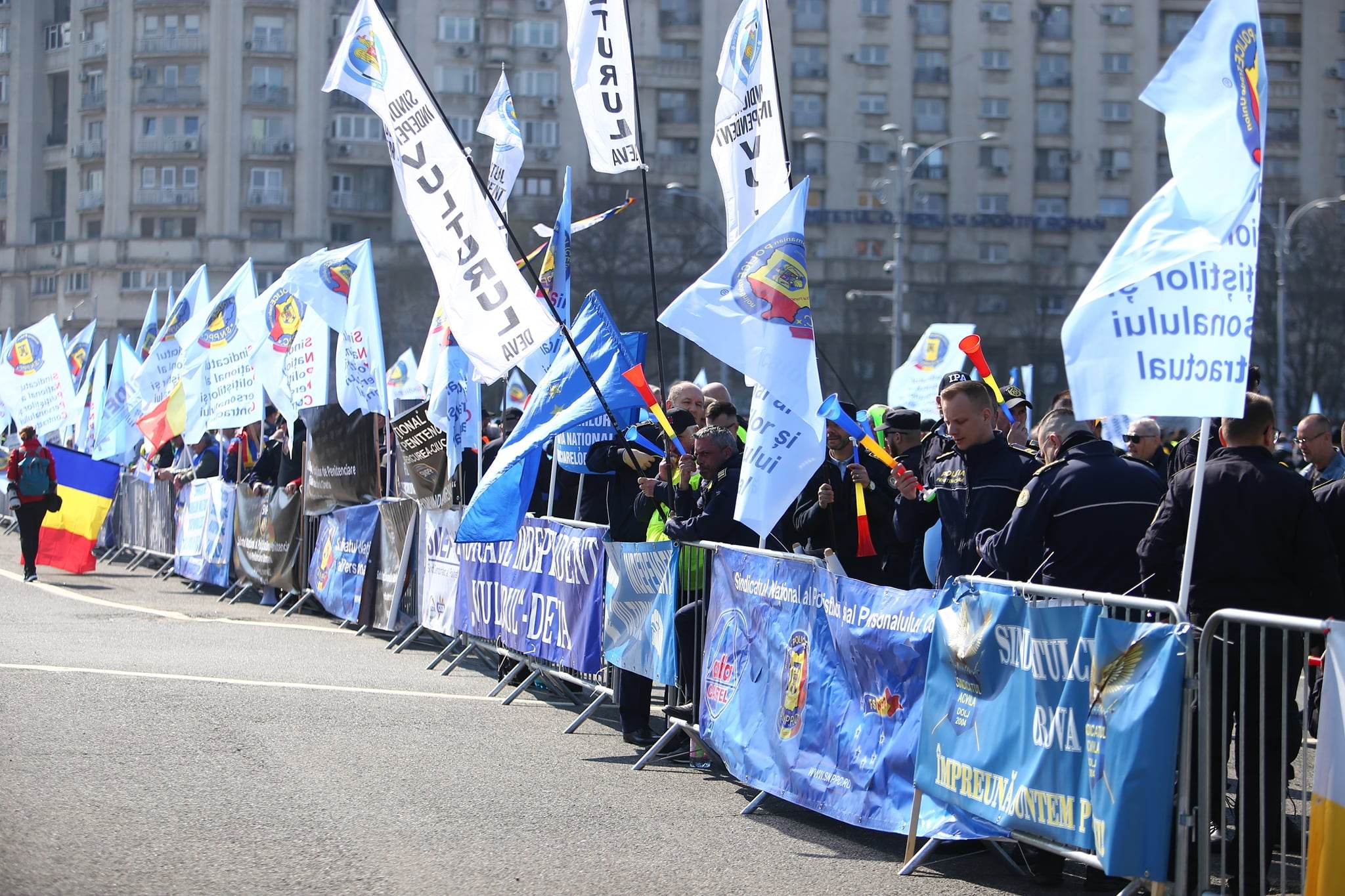 Protest al polițiștilor în fața Guvernului. Au cerut excluderea rezerviștilor din PNRR şi din pensiile speciale