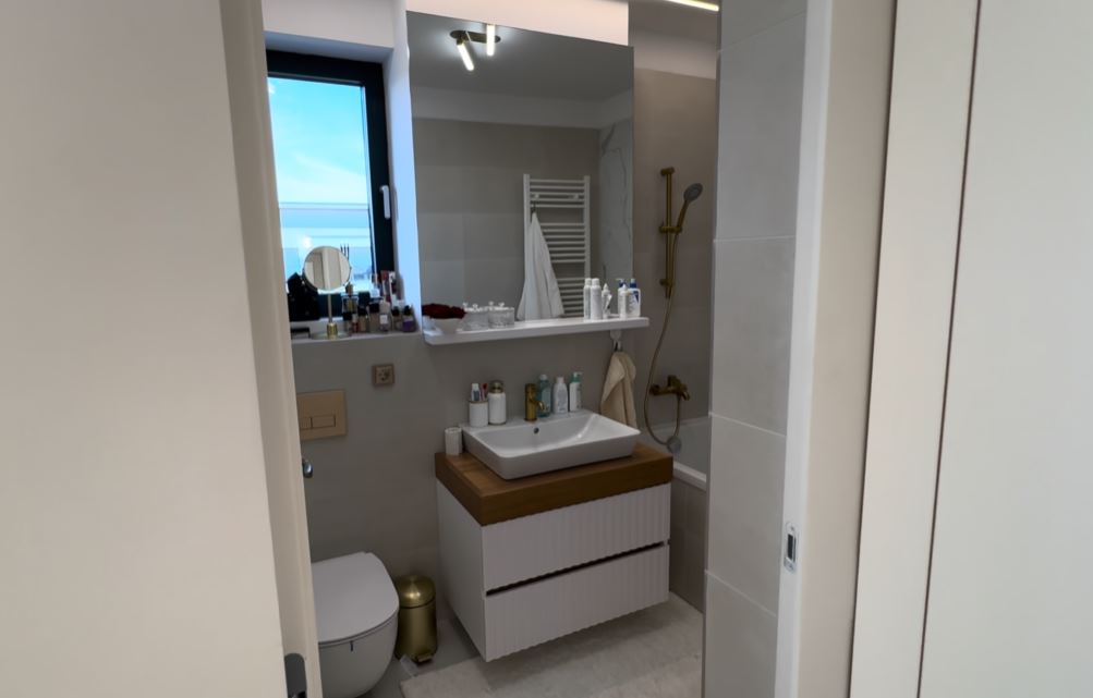 Imagini cu apartamentul din București în care locuiește Andreea Bostănică. Tânăra din Moldova câștigă 20.000 de euro pe săptămână