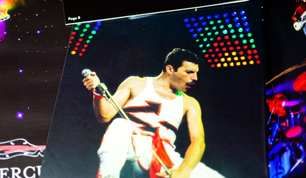 Bibi, fiica secretă a lui Freddie Mercury, a murit de cancer la 48 de ani. „Este acum alături de tatăl ei iubit”