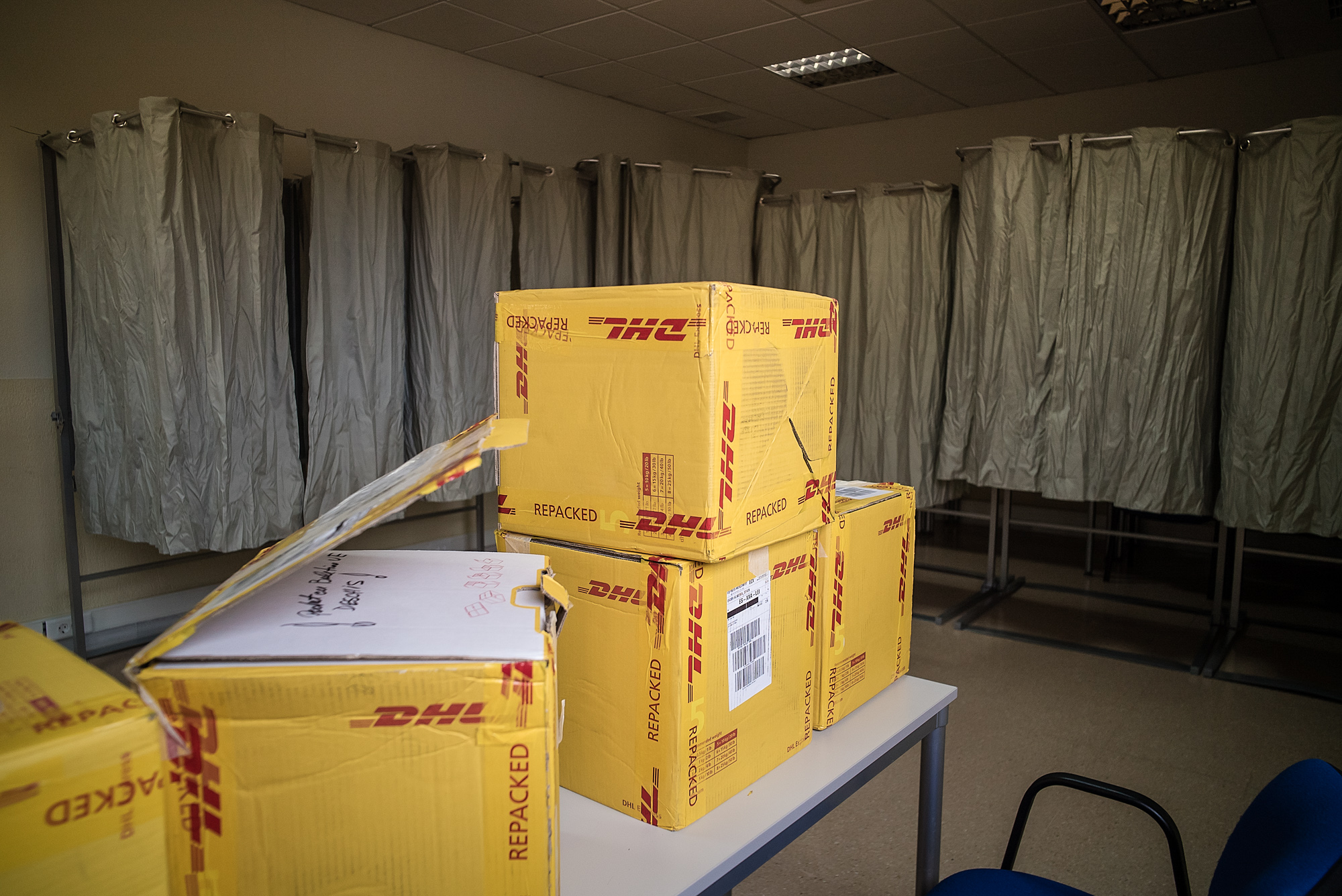 În diaspora au suferit și votanții, și oamenii din consulate! În Almería, românii au votat în trei ore și jumătate pentru alegerile din România și în 10 minute pentru “localele” din Spania!