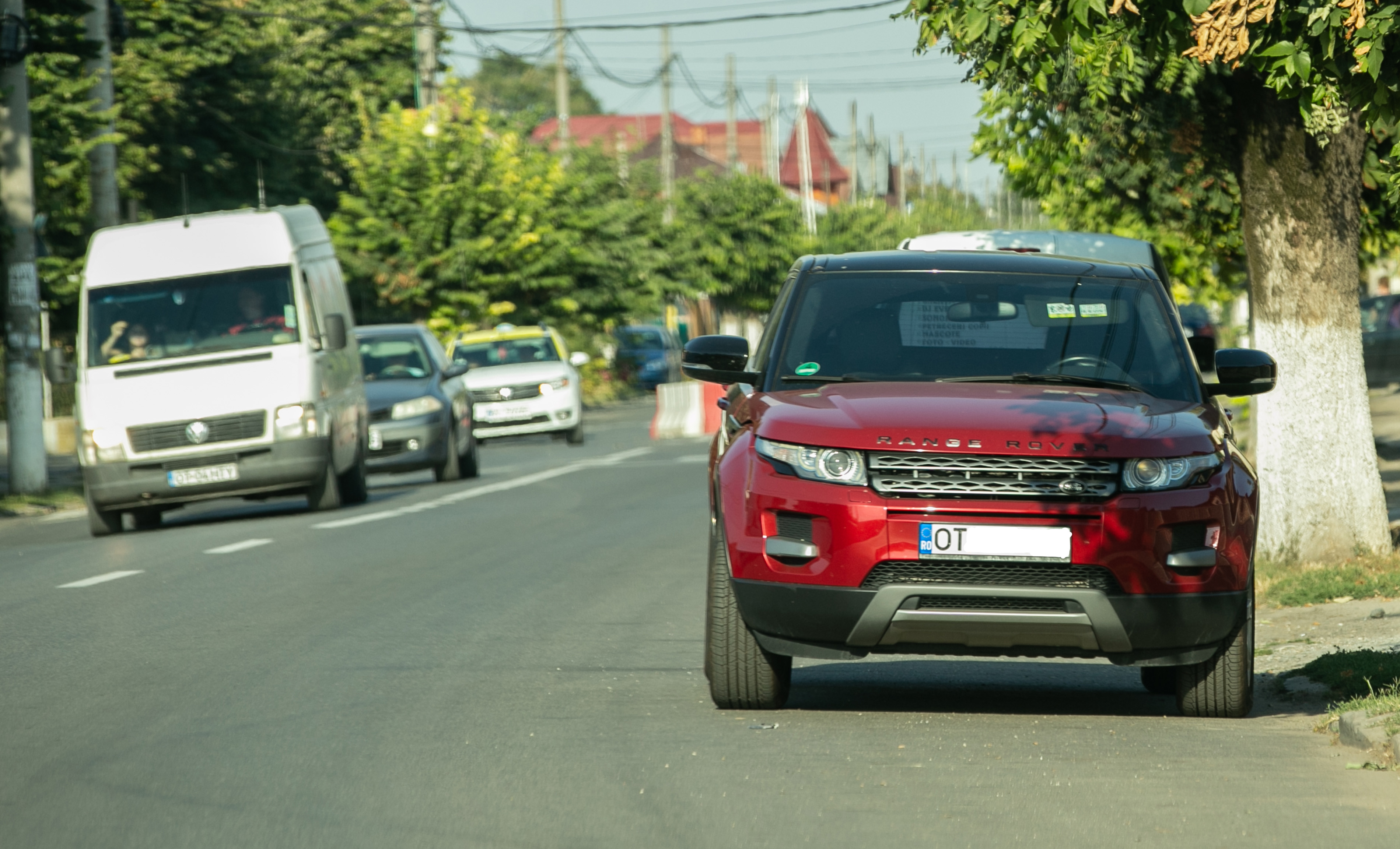 Caracal, orașul contrastelor: mașini de zeci de mii de euro la polul sărăciei