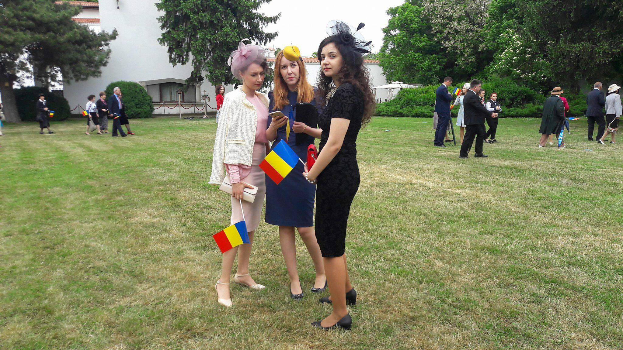 FOTO&VIDEO/ Sute de invitați la „Garden Party”, eveniment găzduit de Palatul Elisabeta, de Ziua Regalității