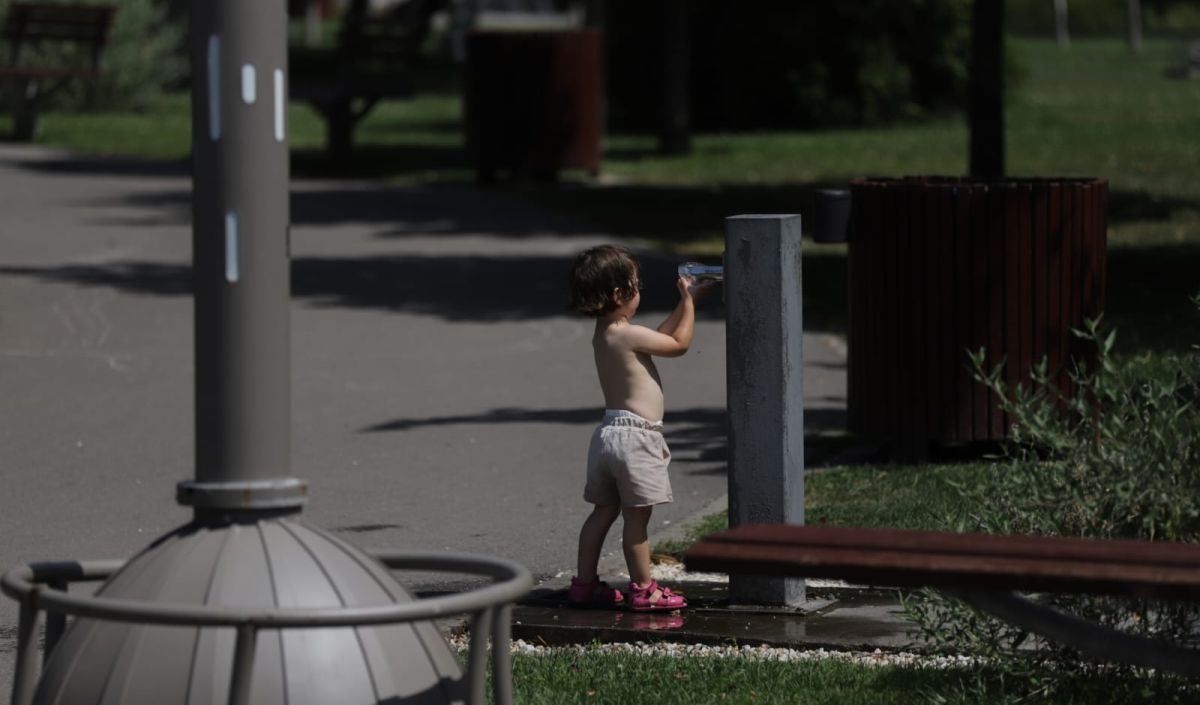 Zile de foc în București, temperaturile ajung la 42 de grade. 4 măsuri de prim-ajutor, recomandate de medici