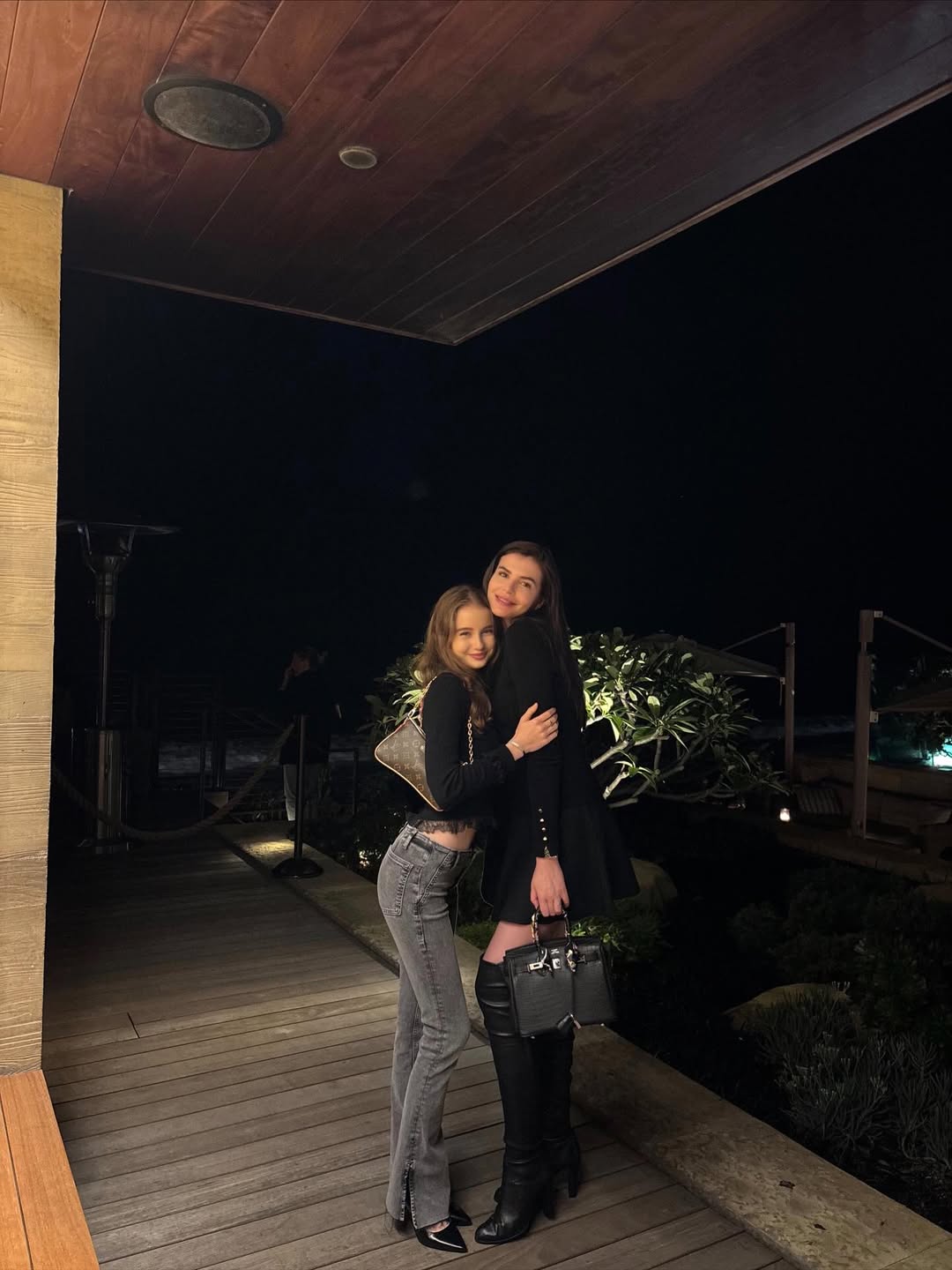 Imagini rare cu Irina Columbeanu și Monica Gabor împreună. Fiica lui Irinel s-a întors în Malibu: „Idolul meu, Moni Bomboni”