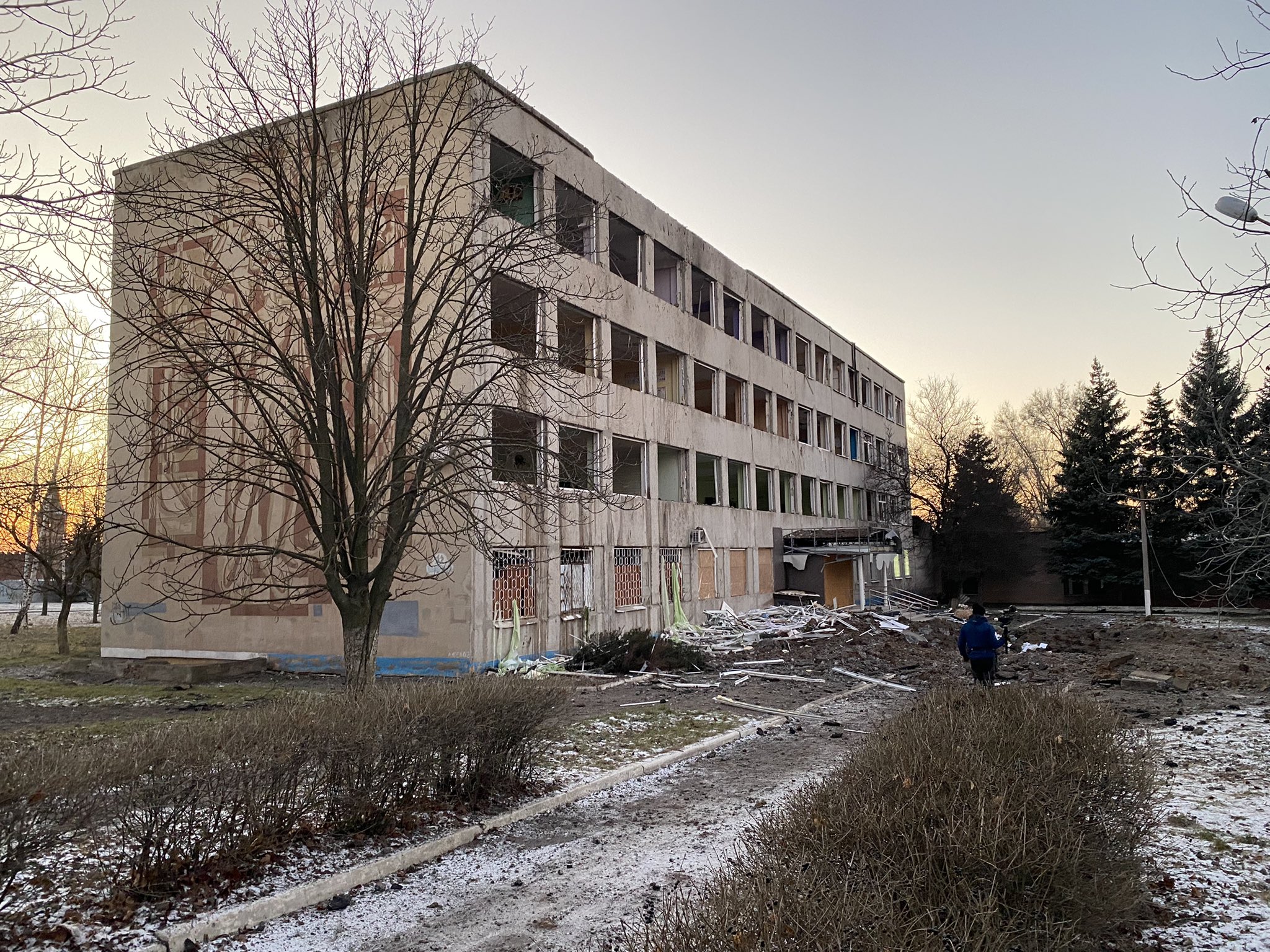 Clădirea în care rușii s-au lăudat că s-au răzbunat și au ucis 600 de soldați ucraineni, în Kramatorsk, e întreagă. CNN a trimis o echipă acolo