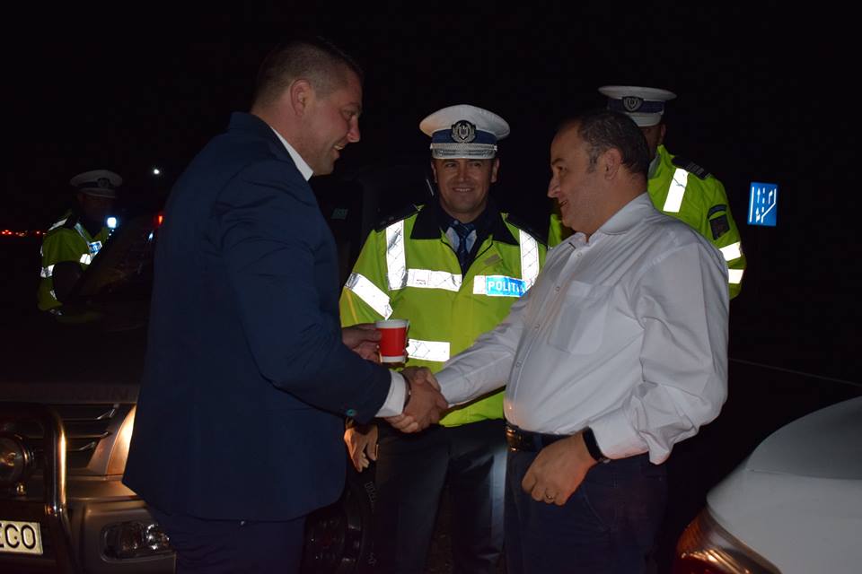 De ce a făcut cinste cu 100 de cafele prefectul de Vaslui șoferilor din trafic. O campanie de prevenire a oboselii la volan/ FOTO