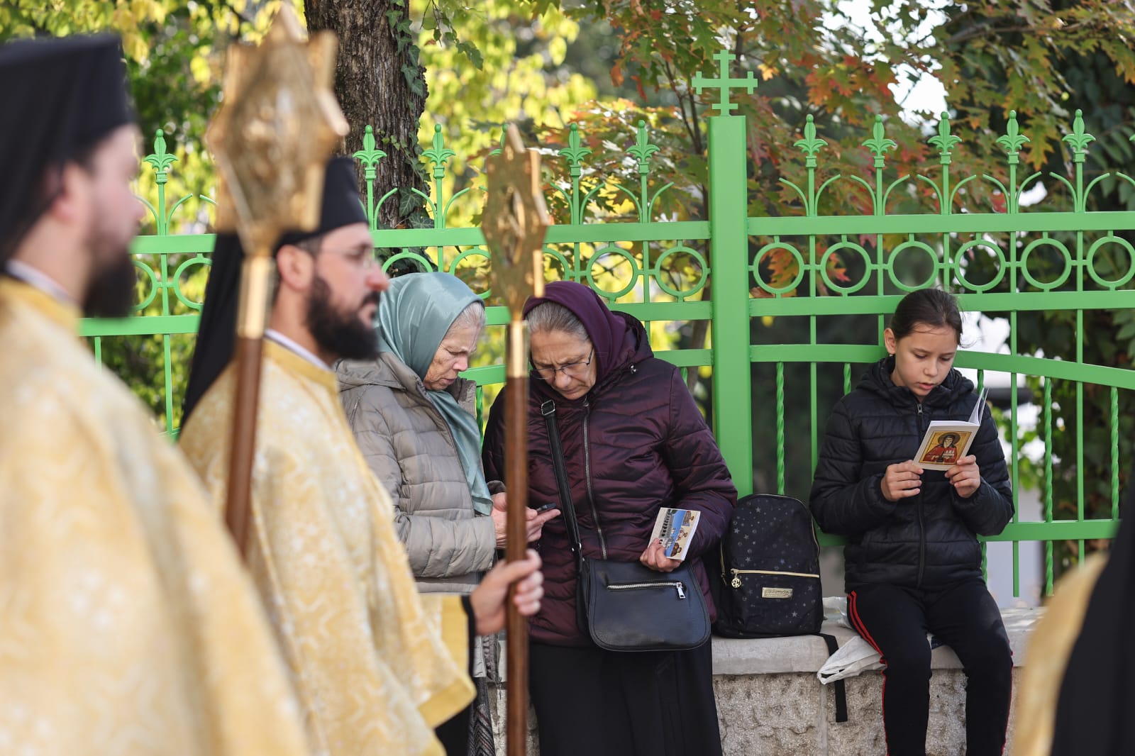 Procesiune religioasă în București, cu moaştele a cinci sfinți. Becali și Simion printre participanți. Programul sărbătorii Sfântului Dimitrie cel Nou