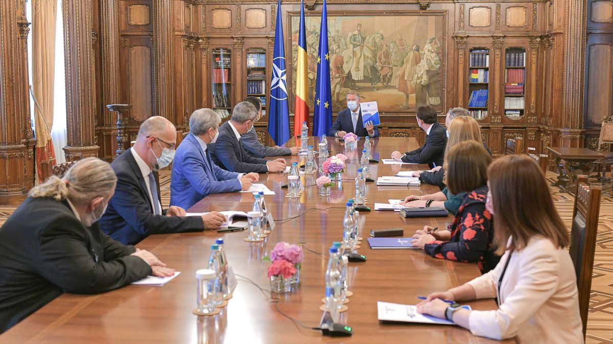 Klaus Iohannis a început consultările pe tema proiectului „România Educată”
