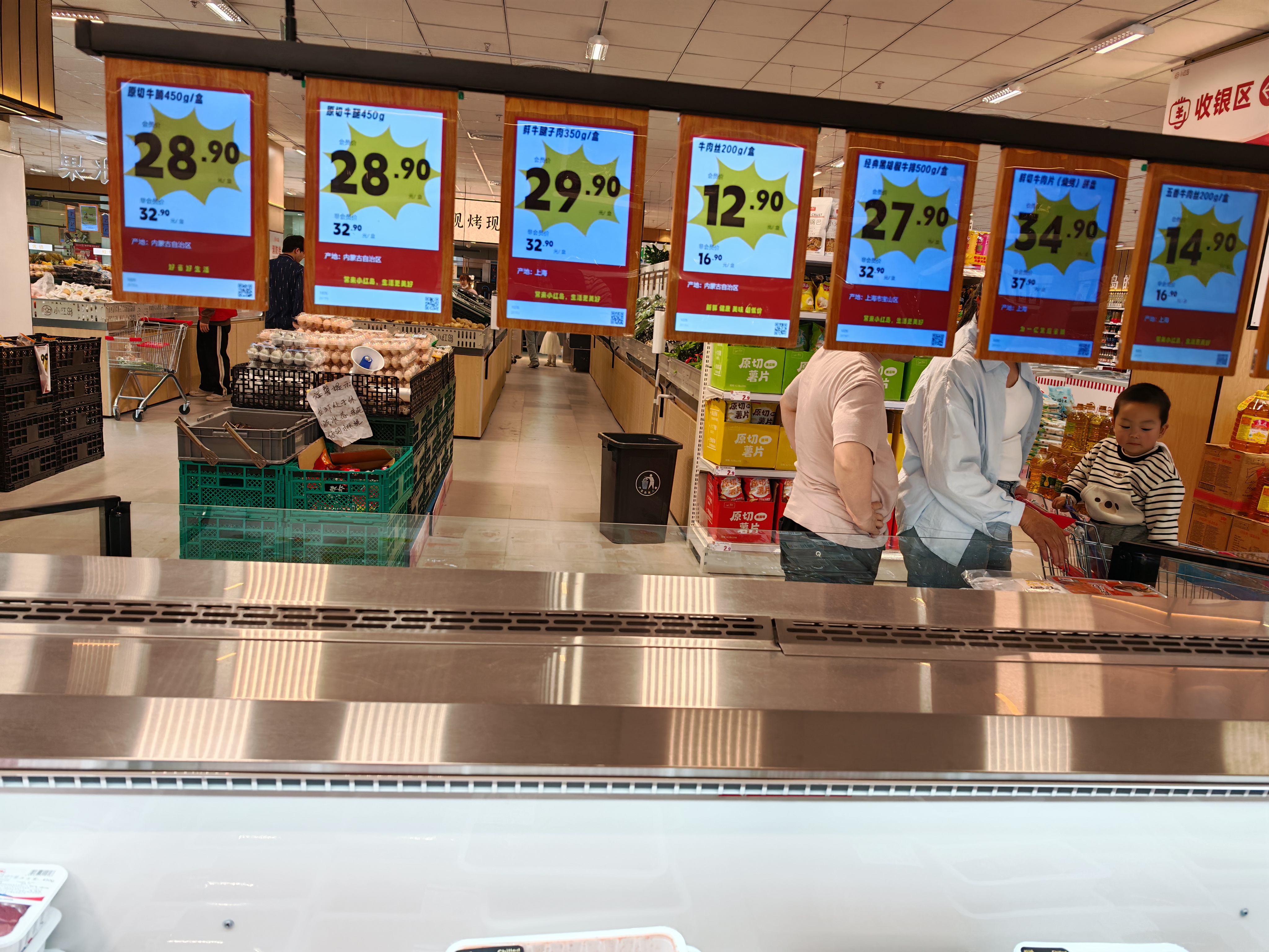 Un kilogram de cartofi costă 0,6 lei, iar litrul de lapte 3 lei, într-un supermarket dintr-un oraș chinez de care n-ai auzit, deși are peste două milioane de locuitori