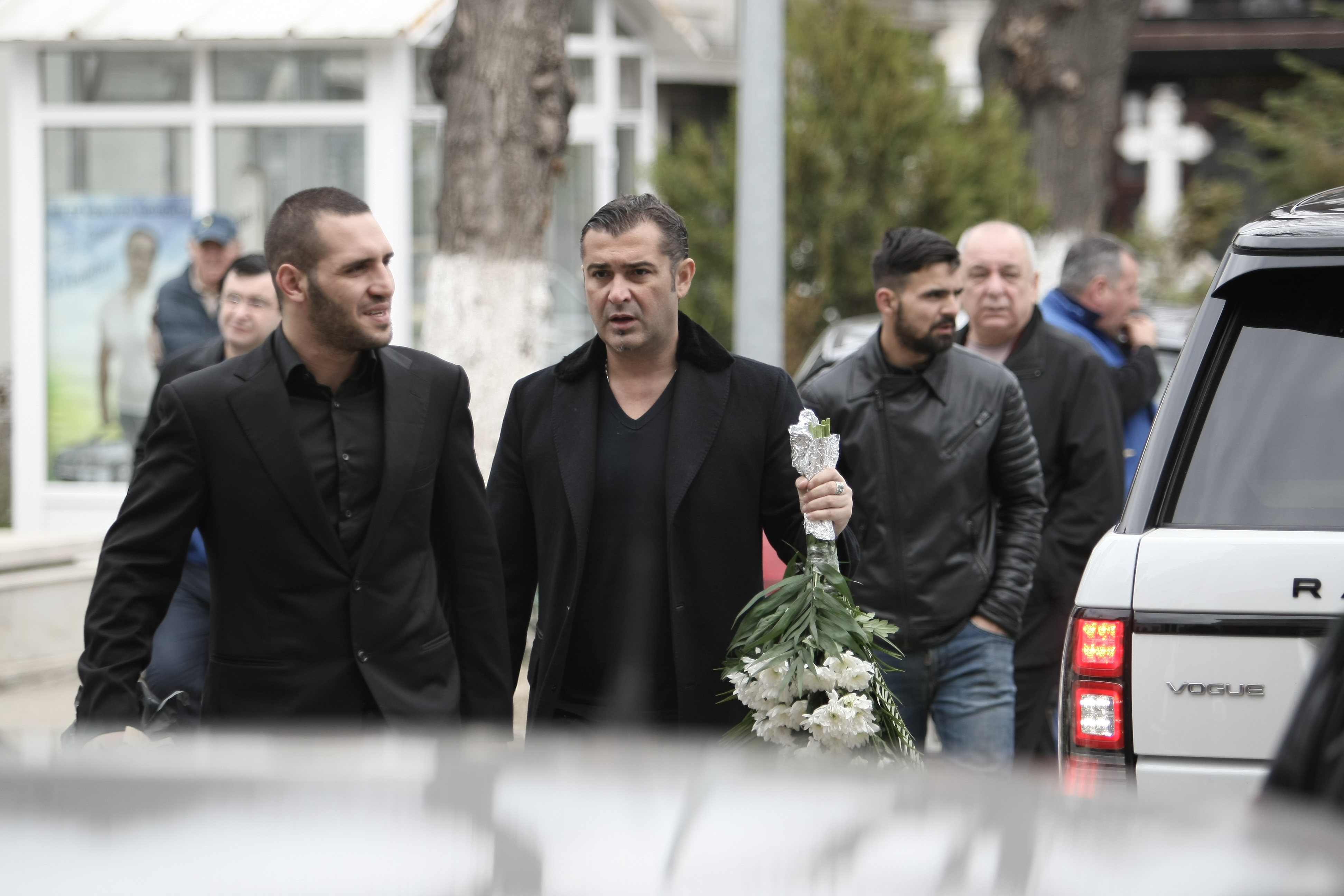Vasile Turcu a fost înmormântat după ritualurile sinucigașilor. Fostul om de afaceri a fost condus pe ultimul drum de rude, prieteni și doar câțiva oameni de fotbal