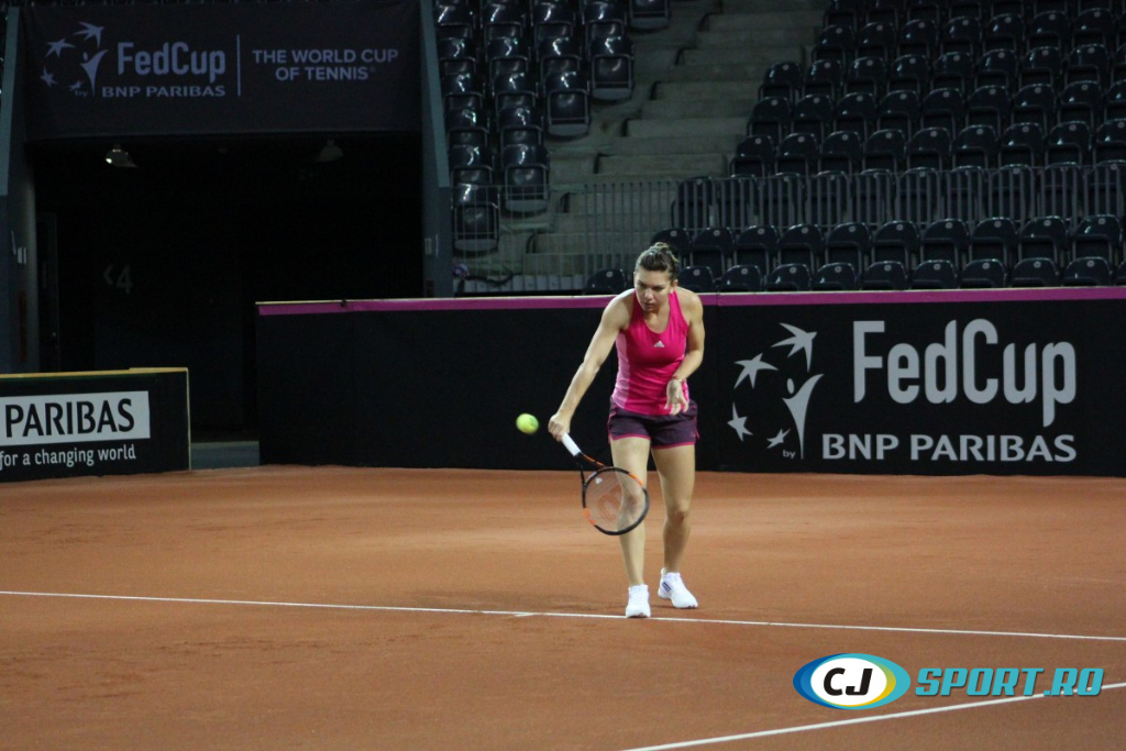 Fed Cup. Simona Halep a intrat în sală. Imagini de la primul antrenament al liderului României