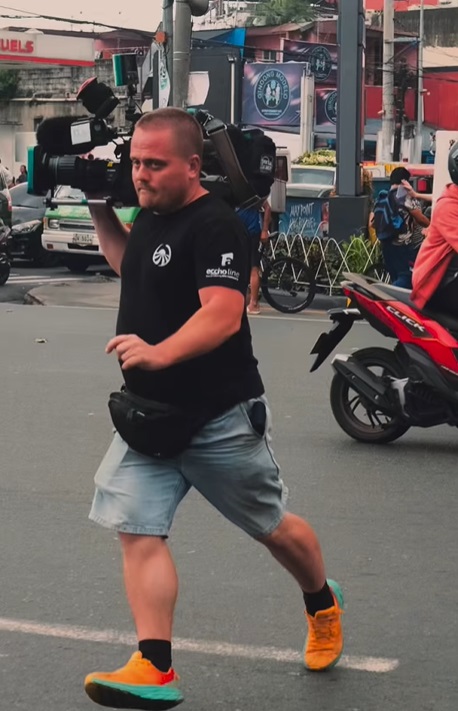 Imagini din culisele Asia Express 2025, care începe la toamnă. Cameramanii filmează din noroaie, iar Irina Fodor înfruntă ploaia și vântul