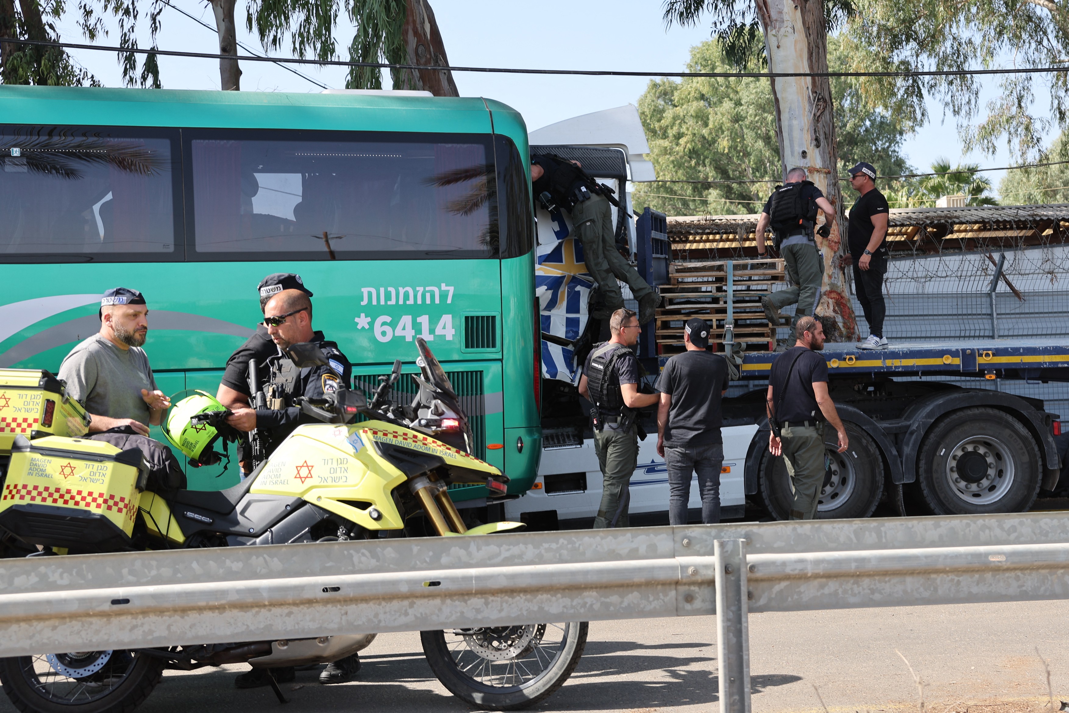 Posibil atac terorist lângă Tel Aviv, aproape de sediul Mossad. Zeci de răniți, după ce un camion a intrat într-o stație de autobuz | VIDEO