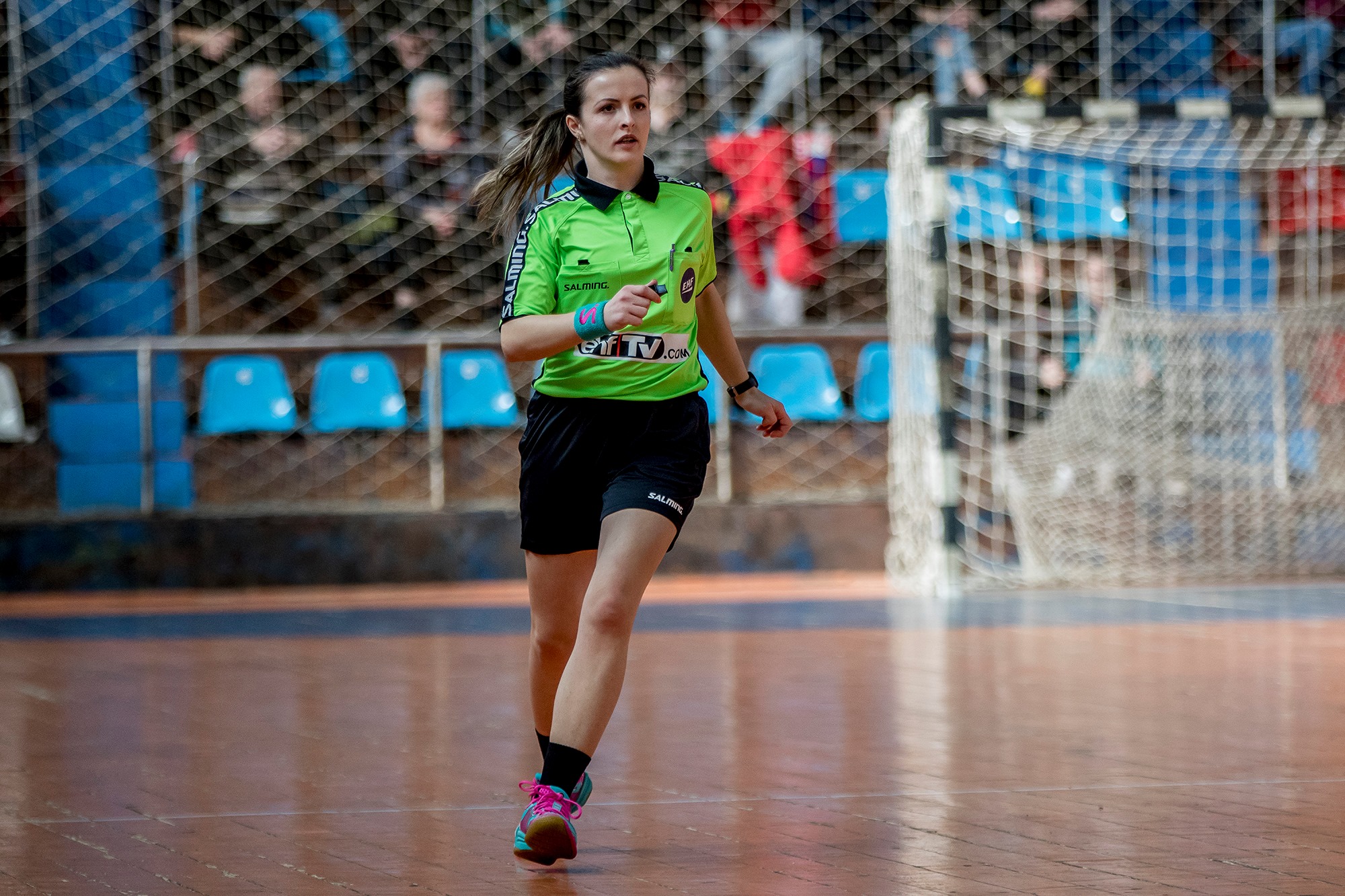 Și arbitrajul are frumusețea lui! Povestea cuplului Georgiana Lungu - Mihaela Paraschiv, ”fluierașe” la handbal: ”Ca jucătoare, aveam șanse mai mici să ajungem sus, din cauza taliei”