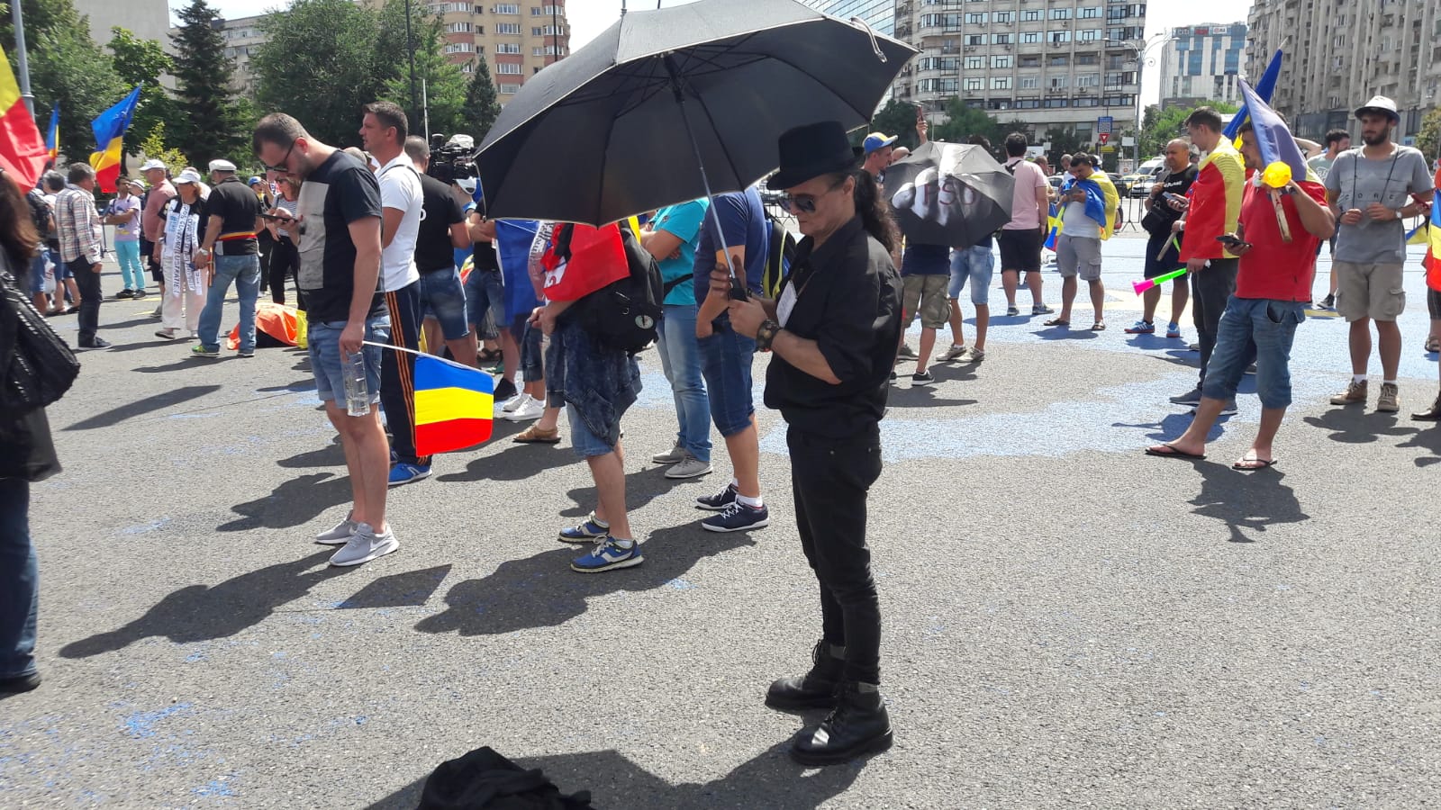 LIVE TEXT/ Mitingul diasporei, în Piața Victoriei. Război total între jandarmi și huligani (FOTO&VIDEO)