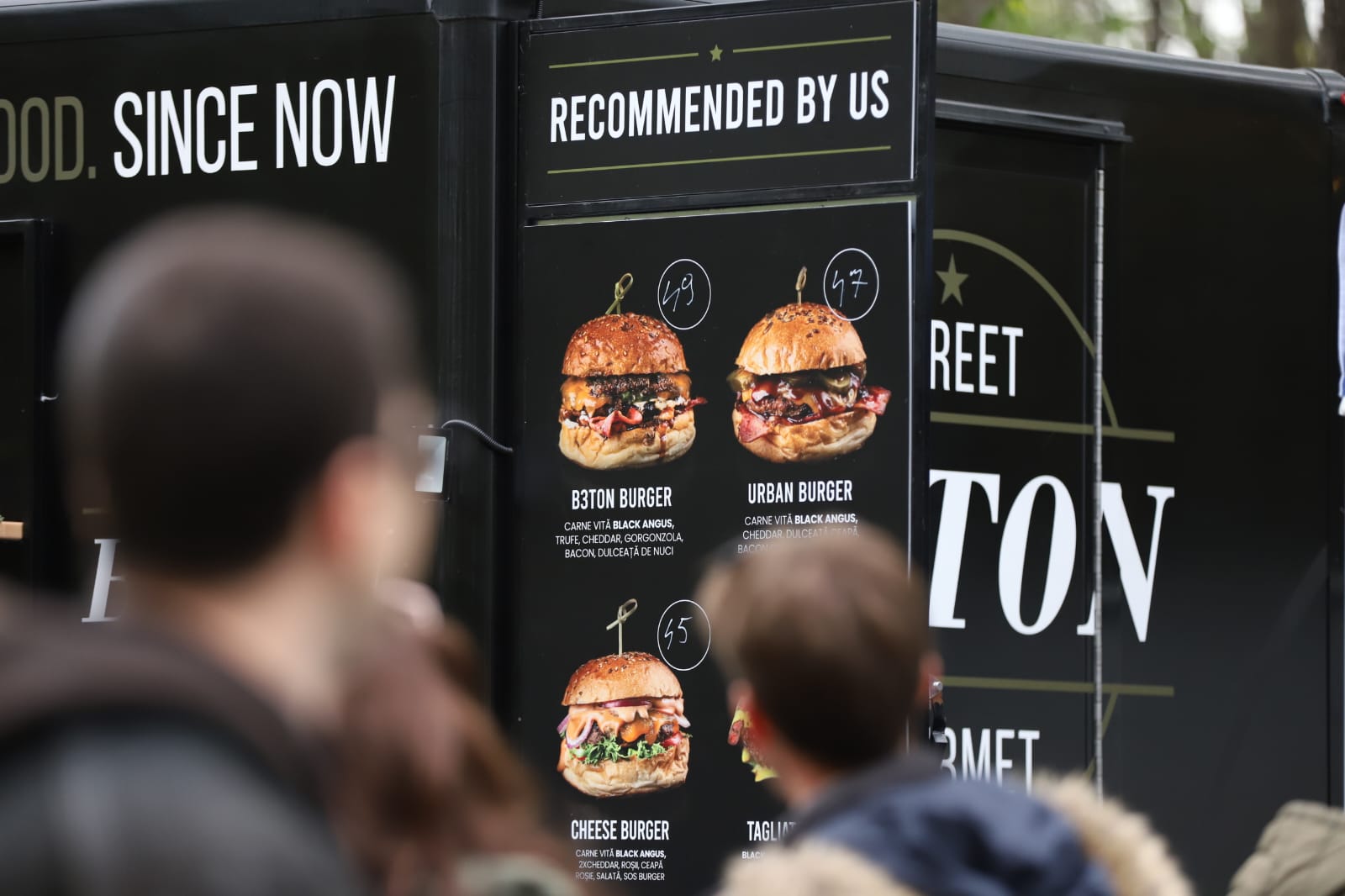 Bucharest Street Food Festival a început. Ce găsiți pe Bulevardul Kiseleff: de la burgeri la paella, plus dulciuri pentru toate gusturile