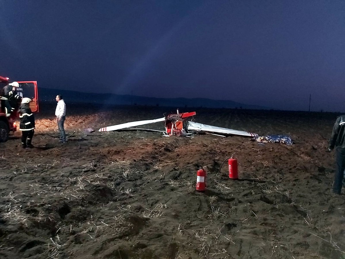 VIDEO | Avion de mici dimensiuni prăbuşit în Arad. Cine sunt  cele două persoane care au murit
