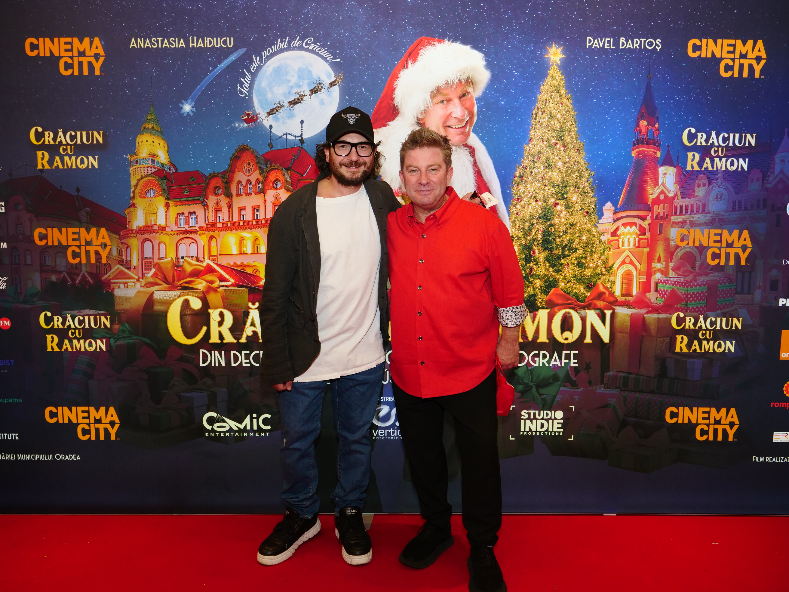 Cum au apărut Smiley și Gina Pistol la premiera de gală „Crăciun cu Ramon”, filmul lui Pavel Bartoș. Alături de cine au fost surprinși în sala de cinema