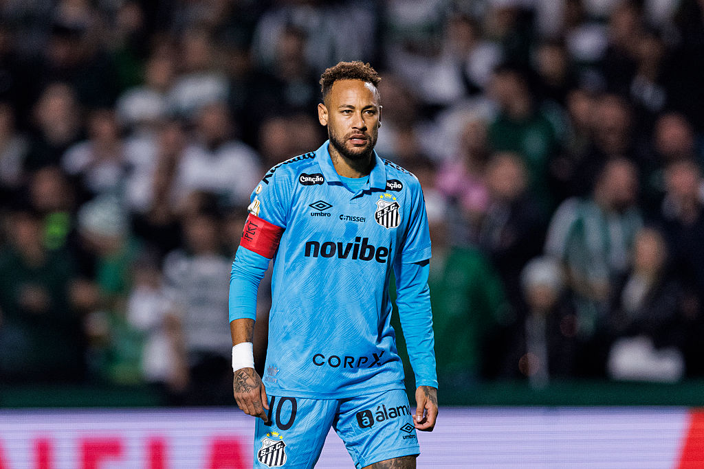 Nem aprózta el: Batman-stílusú, több milliárdos helikopterrel érkezett meg a brazil válogatotthoz Neymar – videó
