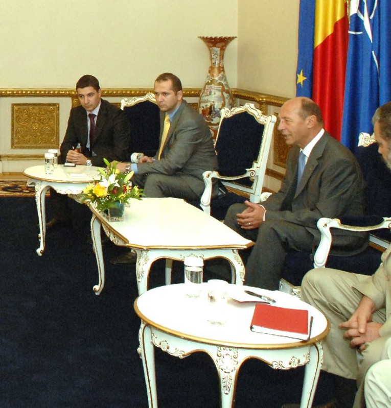El l-a iertat pe Șumudică. Fost consilier prezidențial, Claudiu Dinu a fost pus de Răzvan Burleanu șef la ”Recurs”, după ce predecesorul i-a anulat lui Gabi Mureșan o suspendare de 16 etape