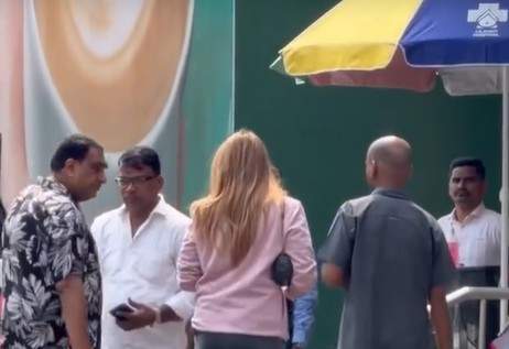 Tatăl lui Salman Khan a ajuns la terapie intensivă. Iulia Vântur, surprinsă în fața spitalului, înconjurată de bodyguarzi