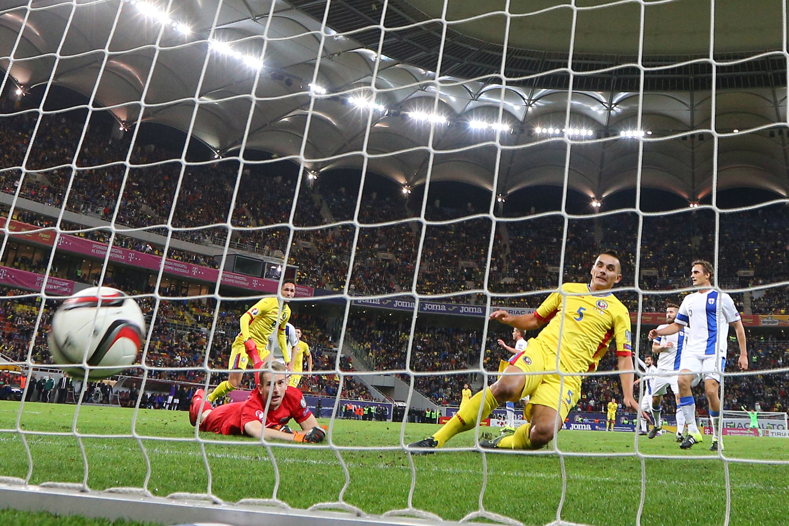 PRELIMINARIILE EURO 2016 / Declarații după România - Finlanda 1-1.^Anghel Iordănescu: ”Era nedrept să nu câștigăm. Îmi cer scuze fanilor! Reacția lor, de a ne huidui, a fost una firească”! GALERIE FOTO