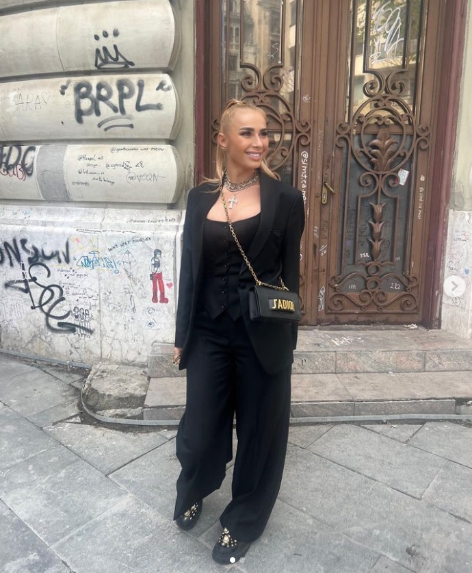 Anamaria Prodan, criticată aspru de o fostă jurnalistă, după ce s-a lăudat cât e de „slabă și frumoasă” la 50 de ani: „Ce poate fi mai trist?”