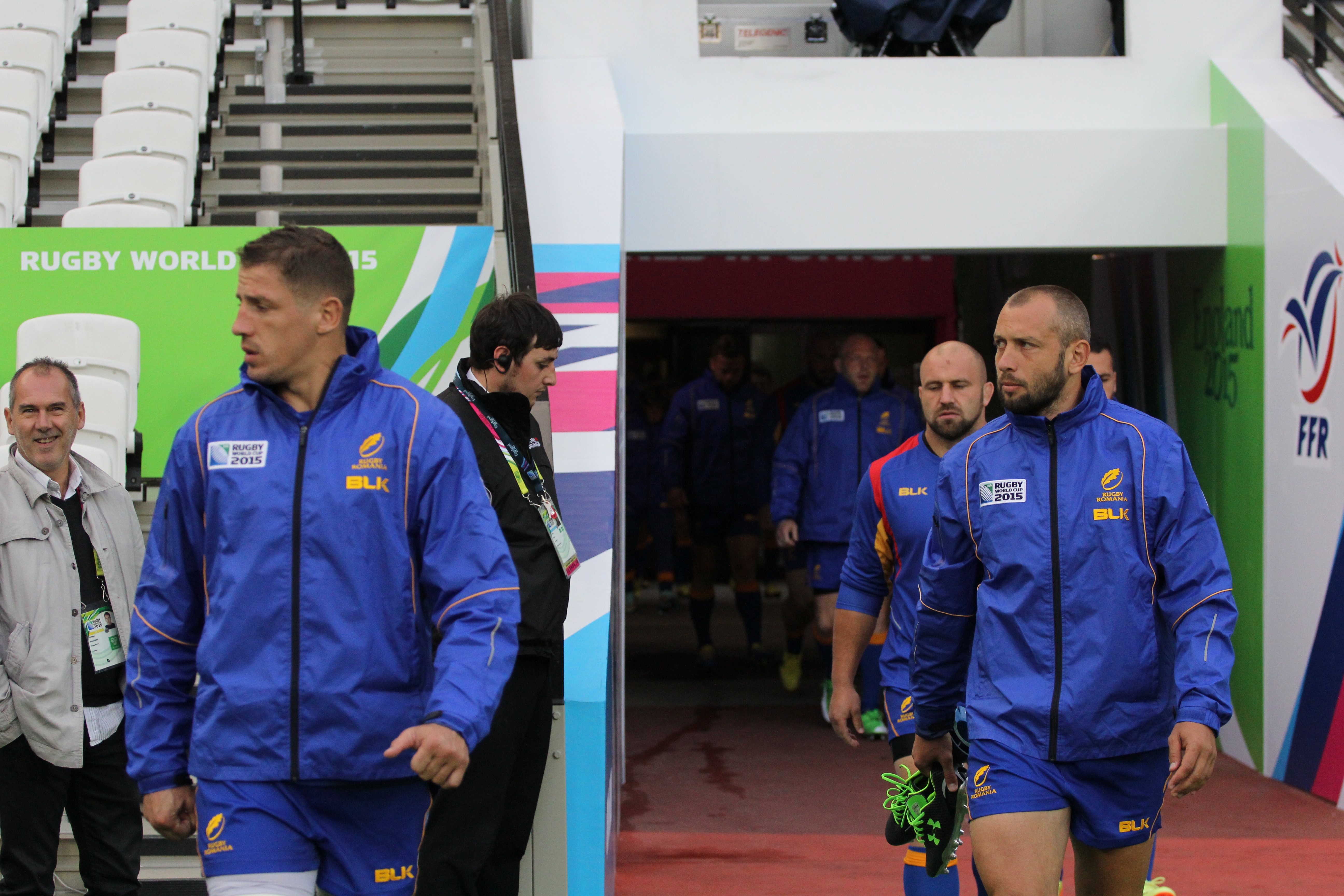 România - Franța 11-38, la Cupa Mondială de rugby. “Stejarii” au jucat foarte bine timp de 30 de minute, dar au încasat două eseuri imediat după ce Paulică Ion a văzut cartonașul galben. Pe finalul meciului, românii au căzut psihic și fizic. Duminică - altă “misiune imposibilă” / GALERIE FOTO & VIDEO