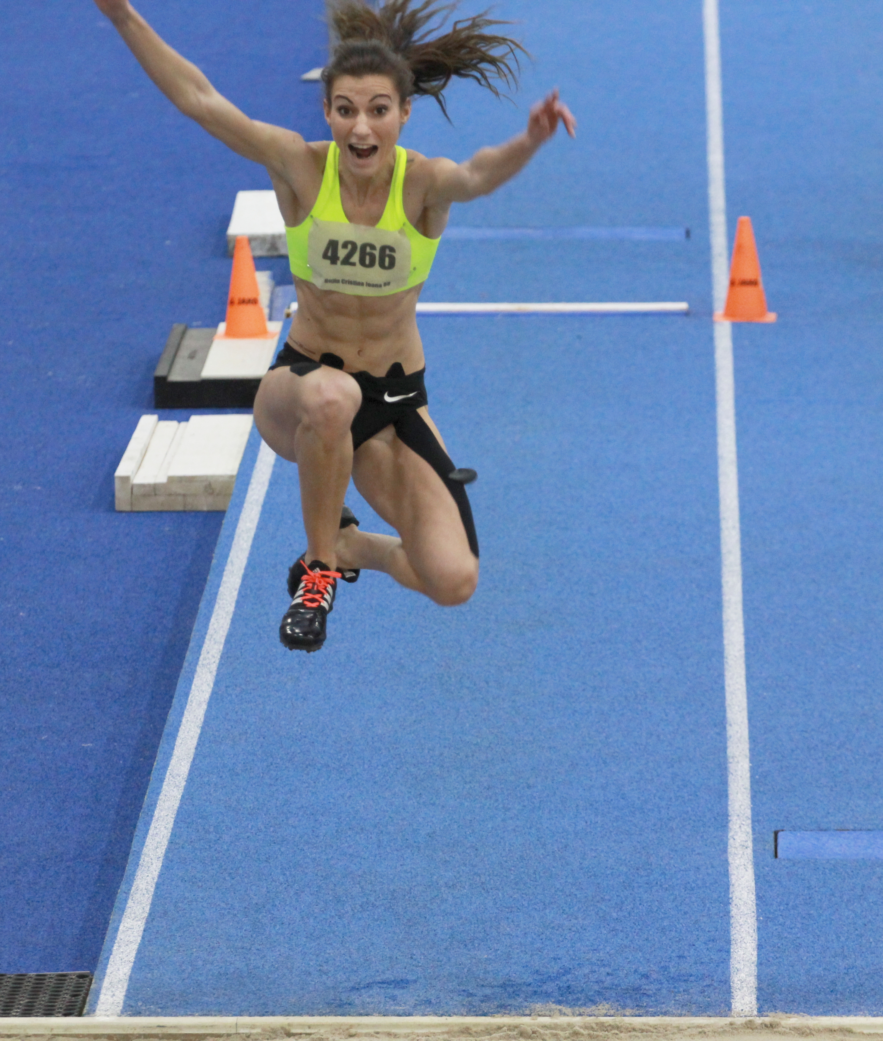 Cristina Bujin are șanse mari să prindă podiumul la CE indoor / GALERIE FOTO