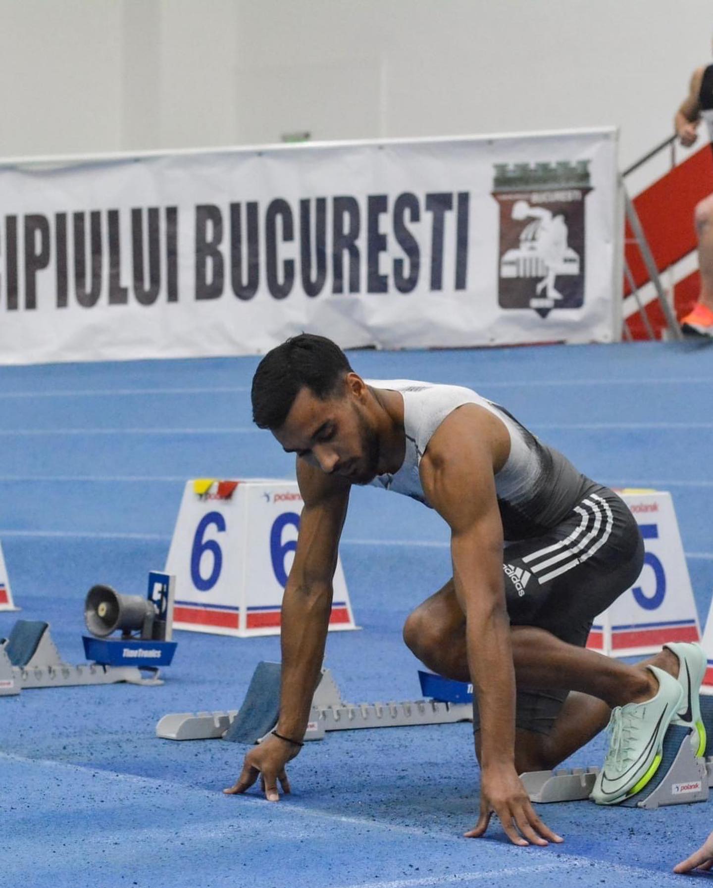 Adrian Țuțu, primul câștigător „Românii au talent”, lansează piesa „O secundă”. Videoclipul îl are în rol principal pe atletul Valentin Tănase
