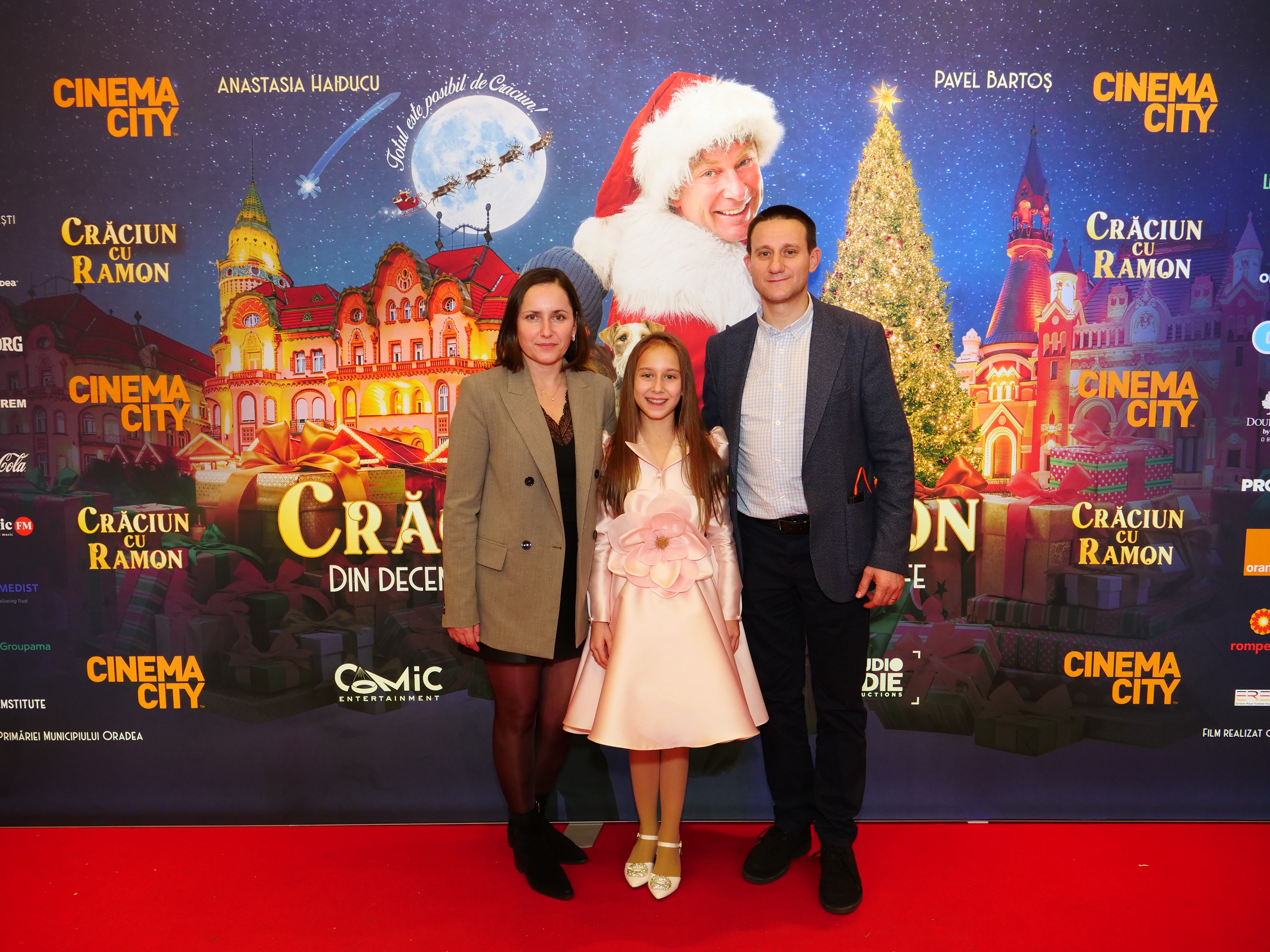 Cum au apărut Smiley și Gina Pistol la premiera de gală „Crăciun cu Ramon”, filmul lui Pavel Bartoș. Alături de cine au fost surprinși în sala de cinema