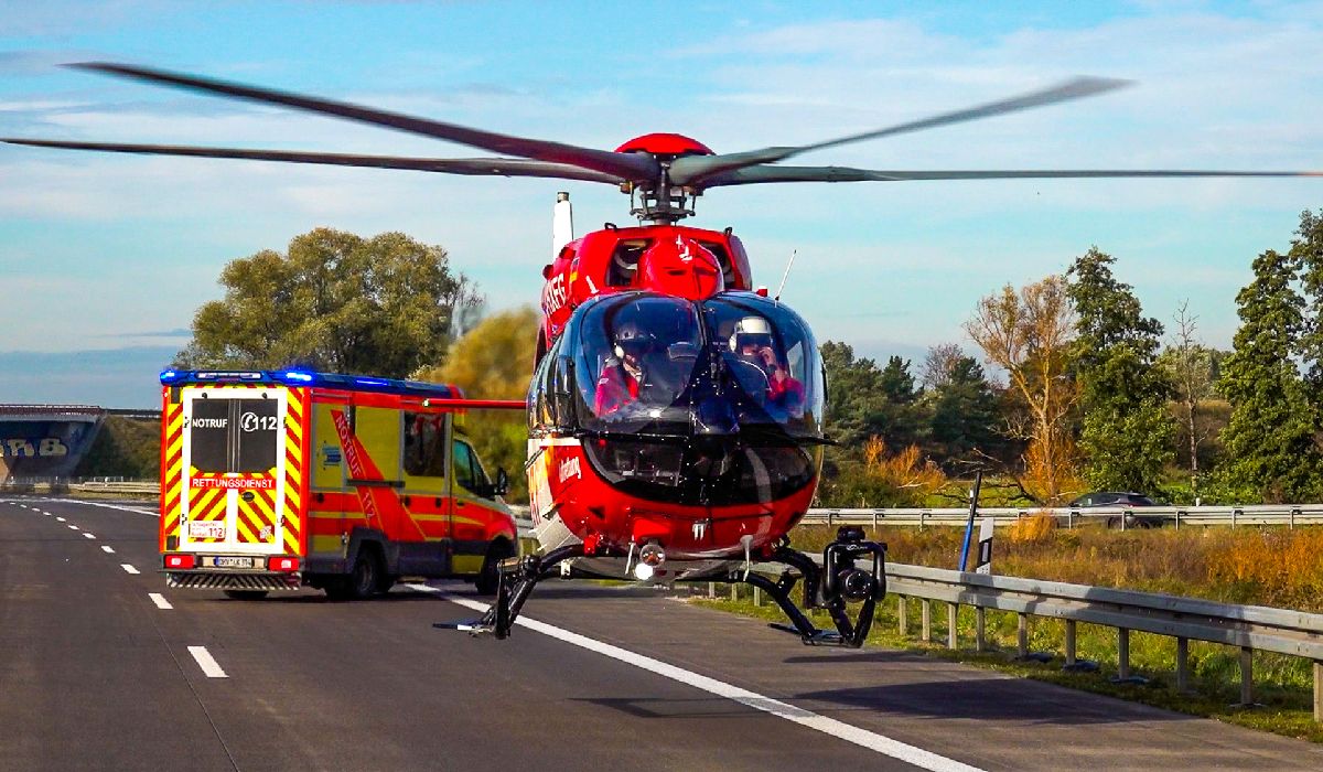 Doi ofițeri erau în mașina de poliție făcută praf de un șofer de TIR care conducea doar capul tractor, pe o autostradă din Germania