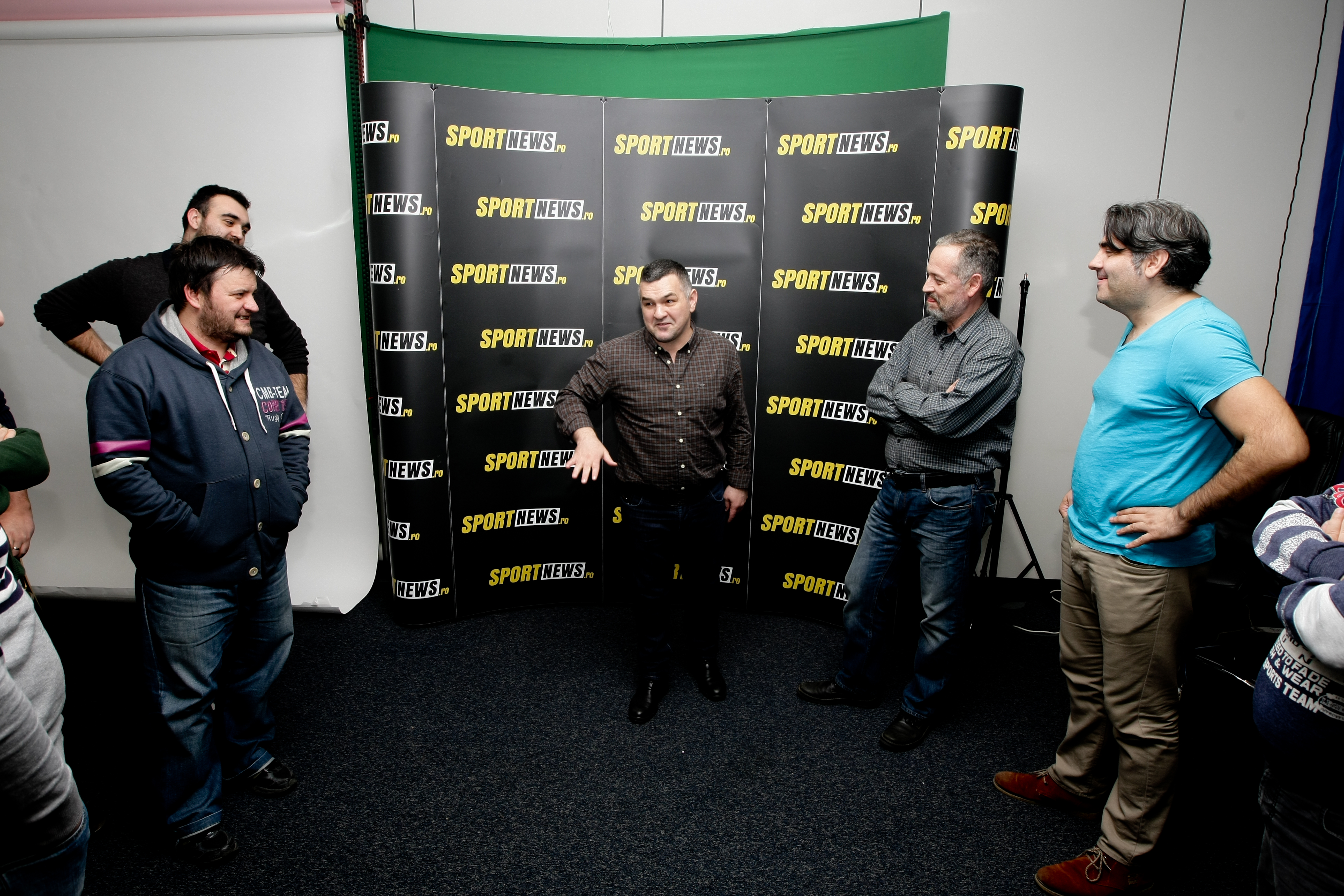 După un deceniu, Leonard Doroftei a povestit culisele meciului cu Arturo Gatti. ”Antrenorul mi-a zis să fiu atent, că dă șase lovituri de stânga la cap, apoi vine cu dreapta. După prima repriză, am înțeles că pregătirea meciului fusese aiurea. ”Bă, fraților, când vine dreapta aia, că mă omoară ăsta?!”