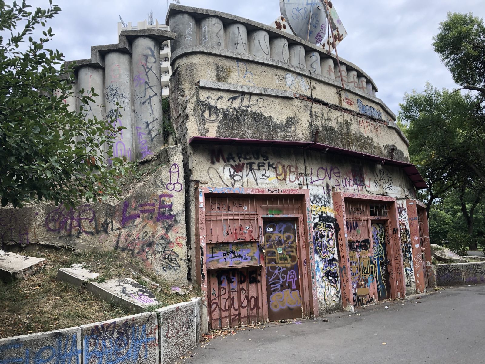 GALERIE FOTO/ Ceasul Floral din Timișoara, unic în țară, nu mai dă ora exactă de mulți ani. Când va fi reparat