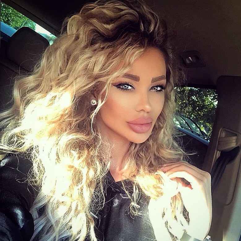 Momente tensionate între Bianca Drăgușanu și Alex Bodi, în cadrul unui eveniment. „Mă cert cu amanta soțului meu”