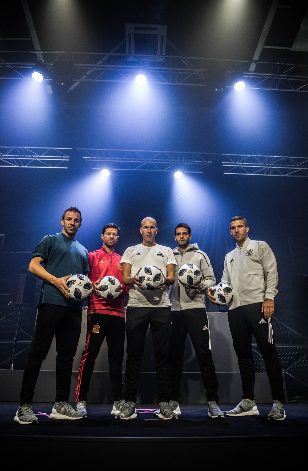 Mingea oficială a Campionatului Mondial 2018. Telstar 18 e balonul cu care se va juca în Rusia | FOTO