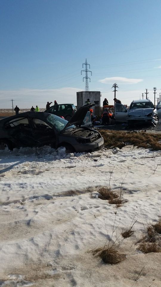 UPDATE: Accident în județul Constanța. Două mașini s-au ciocnit violent | FOTO și VIDEO