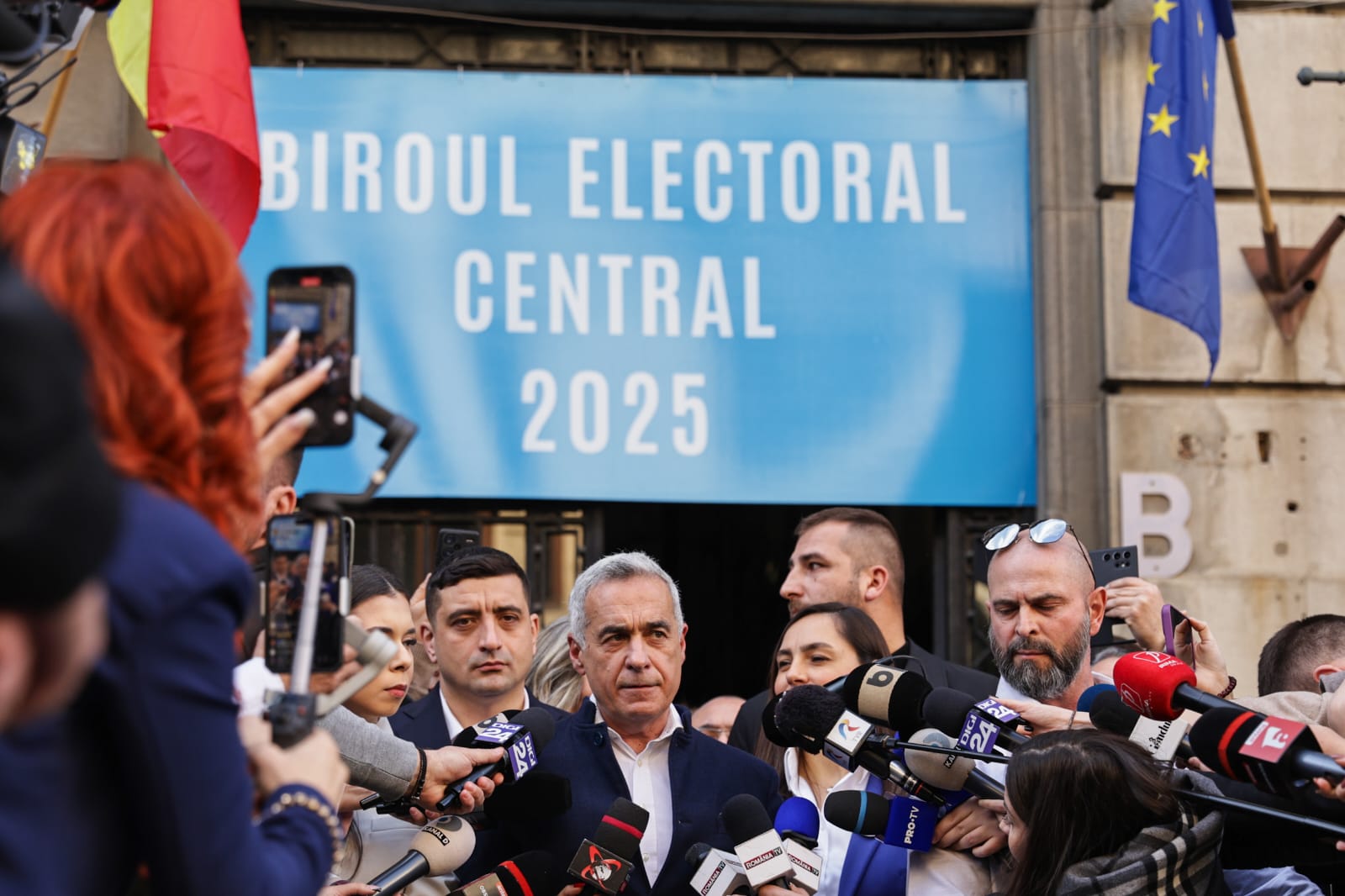 Călin Georgescu și-a depus candidatura la președinție la BEC: „A doua oară nu voi mai fi interzis, pentru că vor fi judecați de toate instanțele” | VIDEO