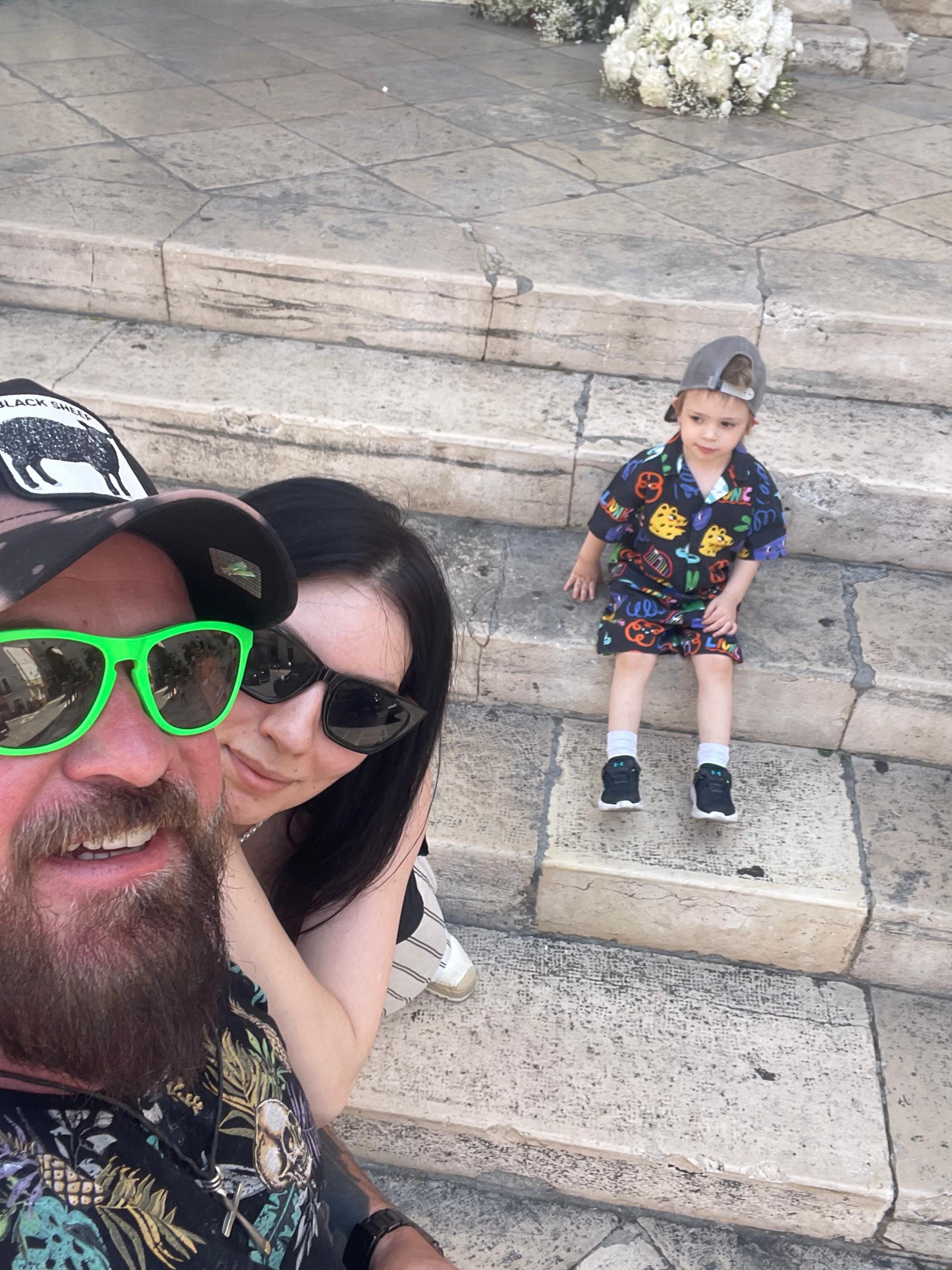 Andrei Coman, primarul din serialul „Iubire cu parfum de lavandă”, vară între Podișor și Puglia: „Toată lumea mă strigă dom’ primar!”