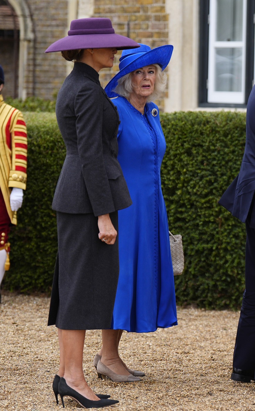 Duelul ținutelor dintre Kate Middleton și Melania Trump. În timp ce prințesa de Wales a purtat o rochie de 2.330 lire sterline, prima doamnă a ales un costum haute couture