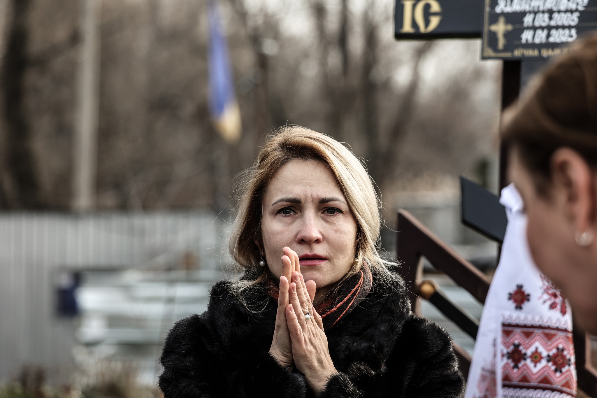 „Ne-a rămas de la el doar un șorț”. Destinul tragic al lui Maksym, adolescentul ucis de ruși în blocul morții din Dnipro. Părinții săi plecaseră de acasă