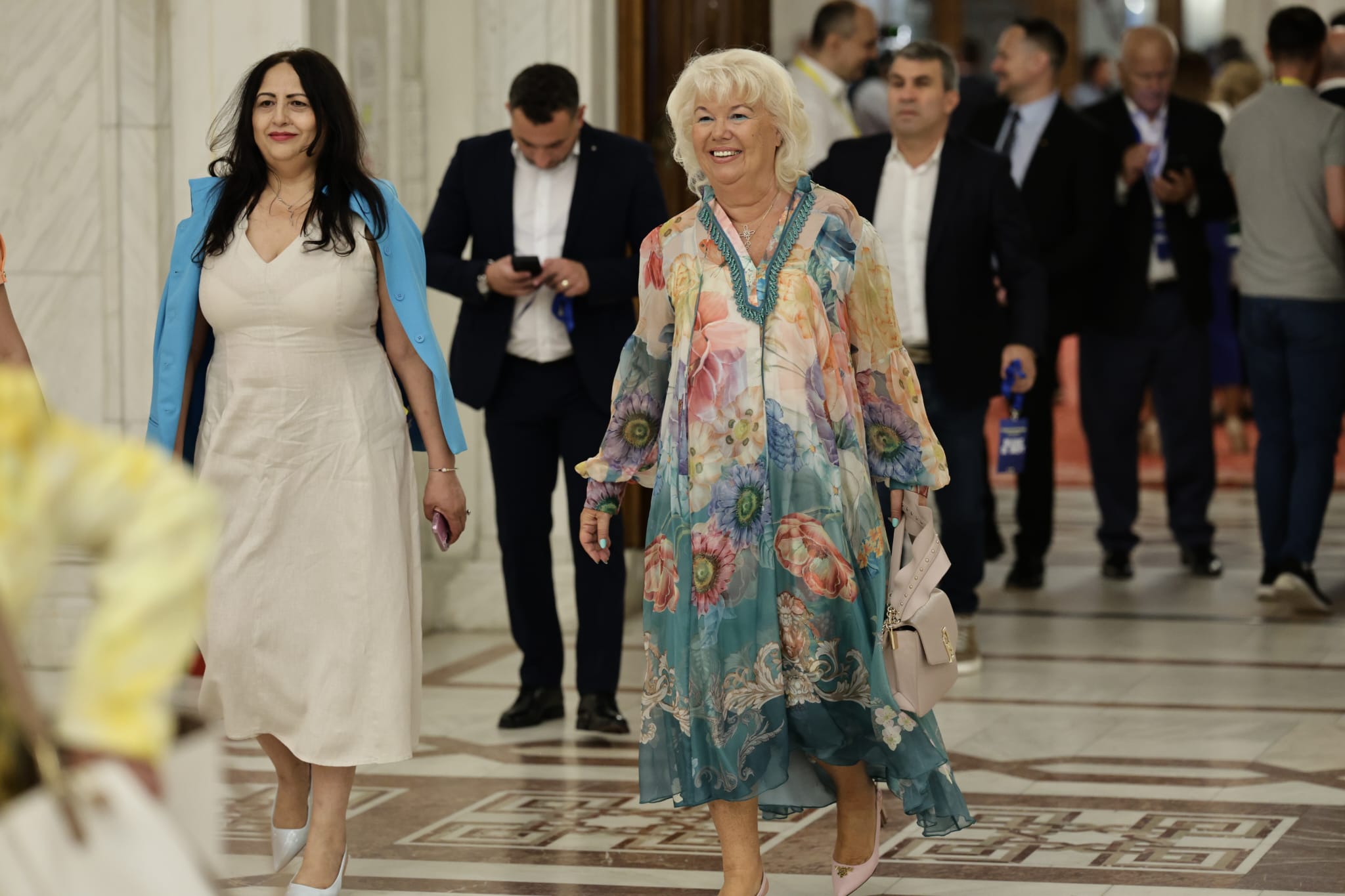 Congres PNL. Ce nu s-a văzut la TV: surprize, negocieri purtate până la votul final, atacuri interne și scepticism privind împărțirea funcțiilor