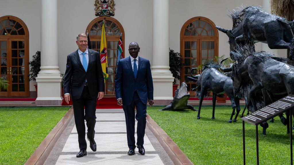 Klaus Iohannis a ajuns în Kenya, prima țară din turneul african. Discuții cu omologul său, William Ruto