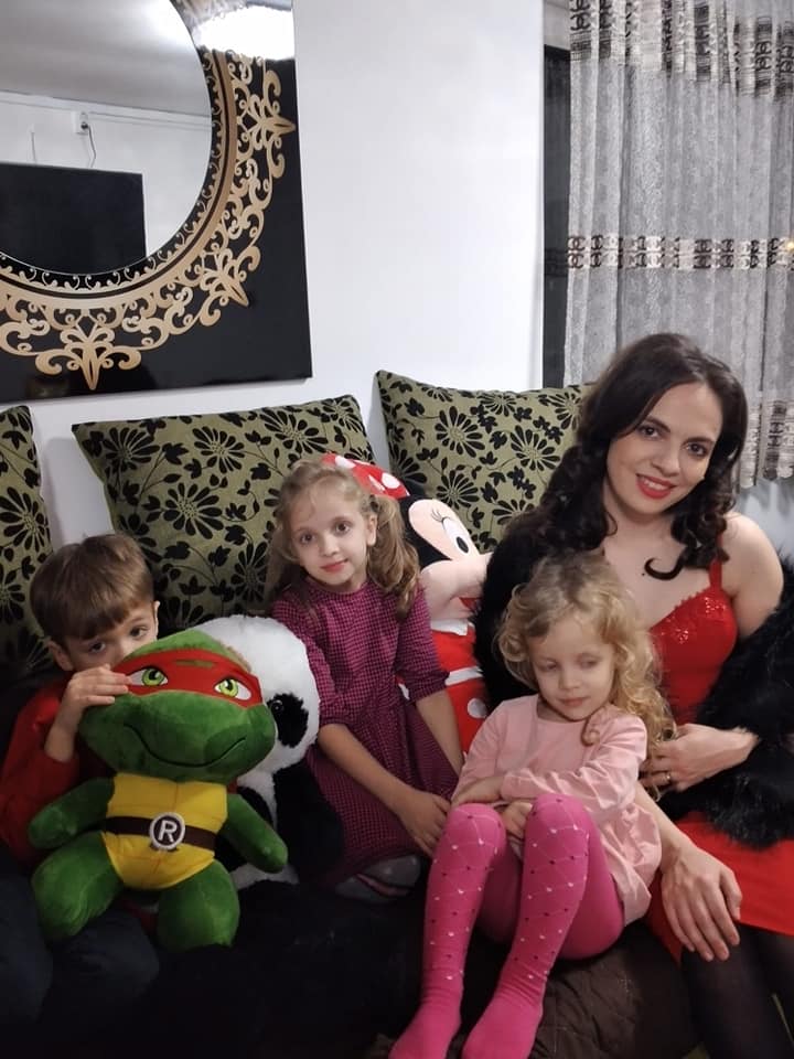 Cum se descurcă Raluca de la ex-Angels cu 5 copii. Nu are bonă: „Sunt cheltuieli foarte mari zilnice, banii se duc”