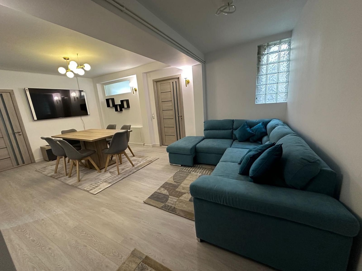 Imagini înainte și după cu apartamentul pe care Calina Dumitrescu l-ar fi distrus. Proprietara rupe tăcerea: „O pune pe mama ei sa se ocupe de mizeria pe care ea o face”