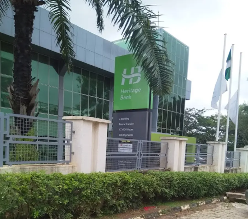 Heritage Bank customers throng headquarters for payment