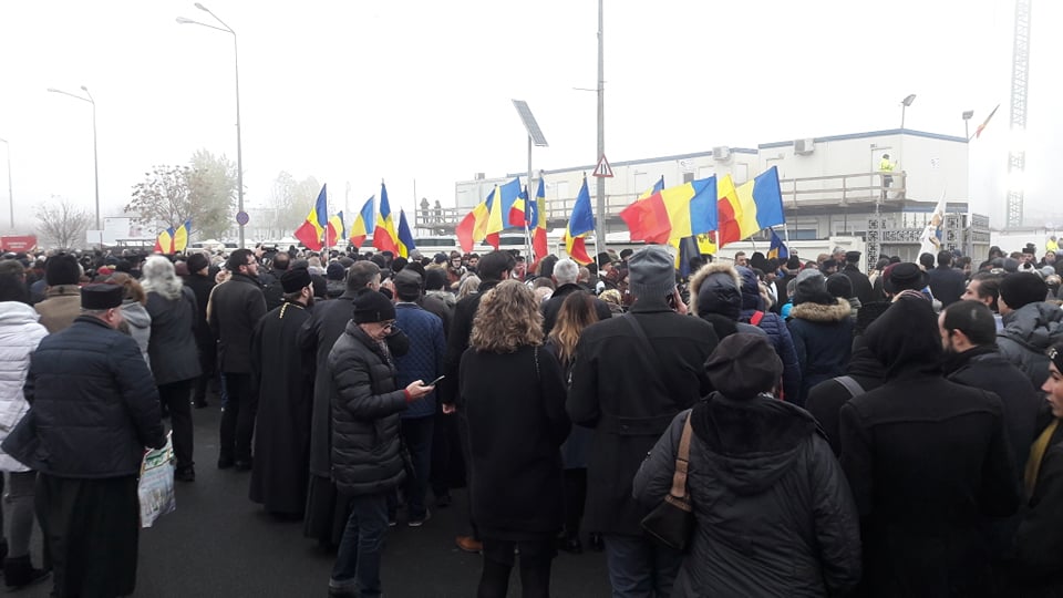 FOTO&VIDEO/ Imagini de la slujba de sfințire a Catedralei Mântuirii Neamului. 100 de preoți și zeci de mii de credincioși participă la evenimentul istoric
